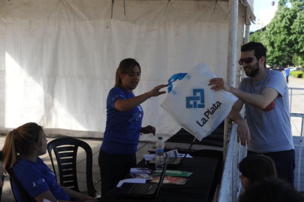 Miles de corredores retiraron su kit y ya está todo listo para la gran largada de la maratón
