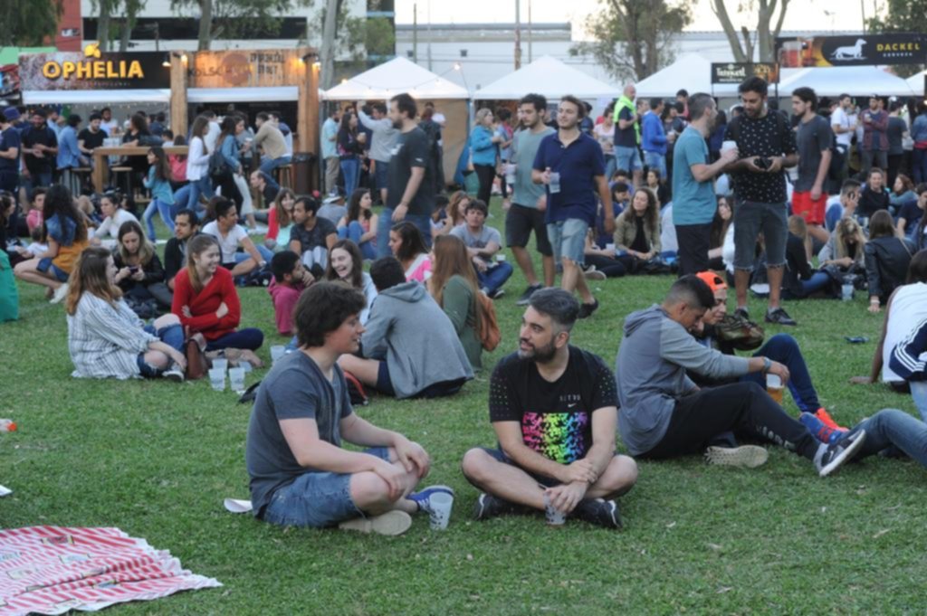 Los amantes de la cerveza coparon la fiesta en 122 y 54