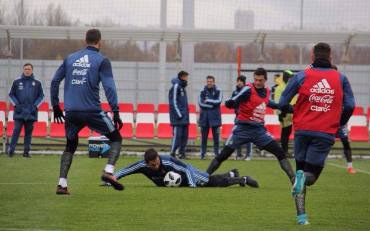 Sampoli probó con la delantera de Boca