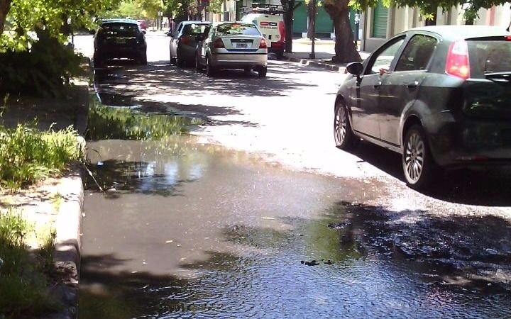 Quejas por un "lago" en calle 67 entre 7 y 8