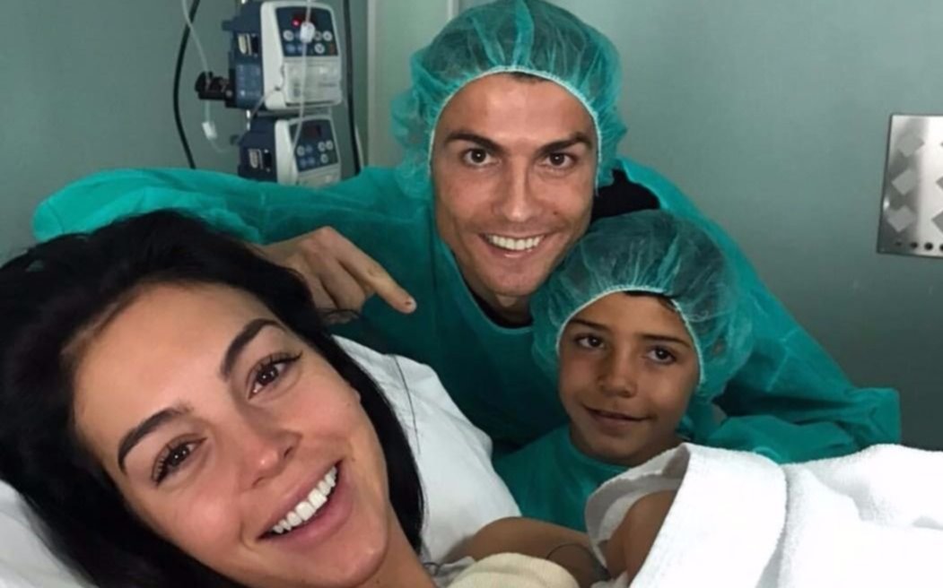 Ronaldo presentó a su cuarta hija