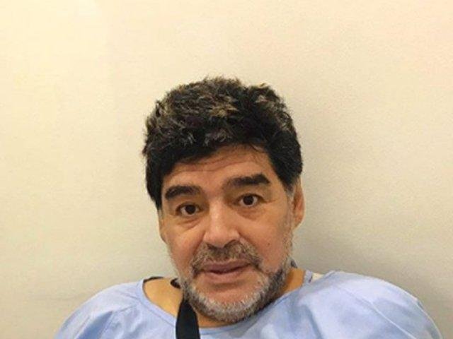 Operaron con éxito a Diego Maradona en los ligamentos del hombro izquierdo