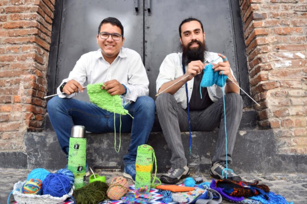 Hombres Que Tejen En Invierno Haga Clic En La Pantalla De De 