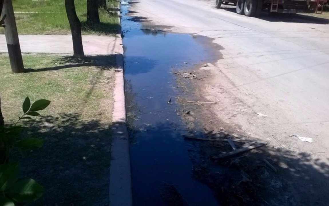 Denuncian pérdida cloacal en  el Barrio Obrero de Berisso