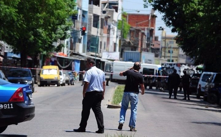 Un policía retirado y un presunto ladrón murieron en un tiroteo en Barracas