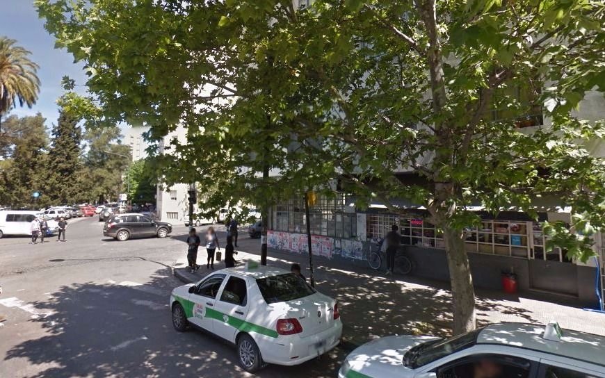 Una bandita de menores asaltó un kiosco ubicado a metros del Ministerio de Seguridad