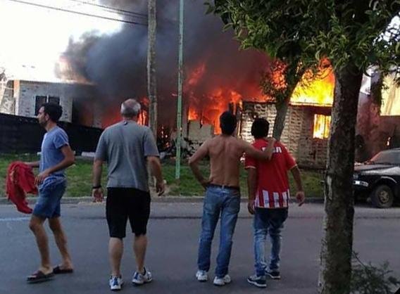 Otra vez el fuego dejó a una familia platense con lo puesto