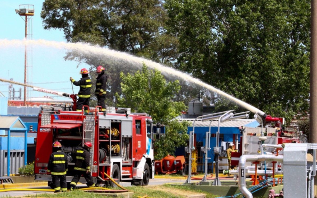 En el Complejo Industrial La Plata simularon situaciones de incendios en escuelas de la Región