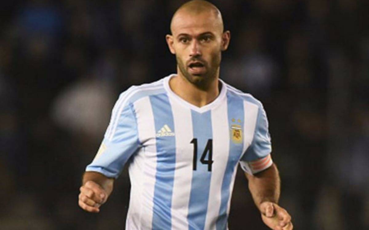 Mascherano sufrió un desgarro y estará un mes parado