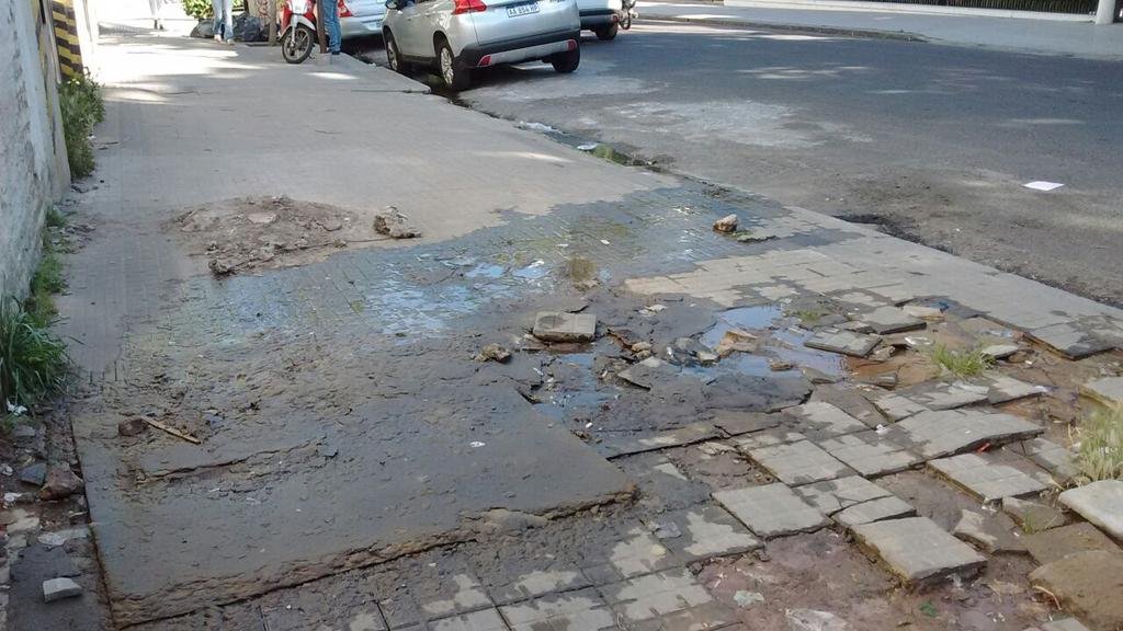 Otra vereda intransitable, a metros de la Gobernación