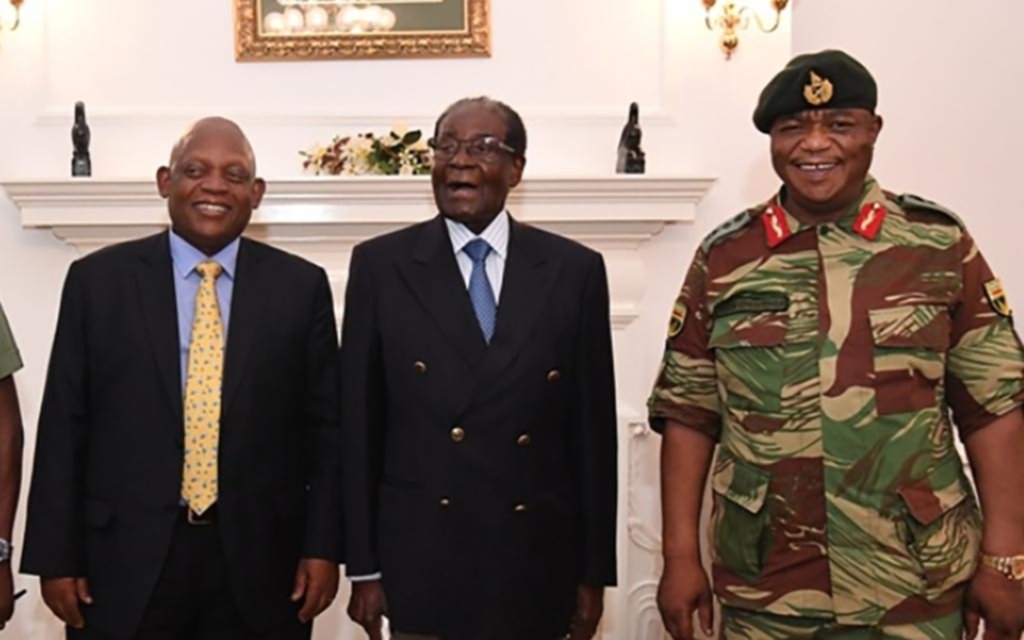 El dictador Mugabe negocia su futuro tras la intervención militar en Zimbabwe