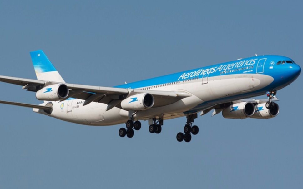 Cancelan vuelos de Aerolíneas Argentinas por falta de tripulación técnica