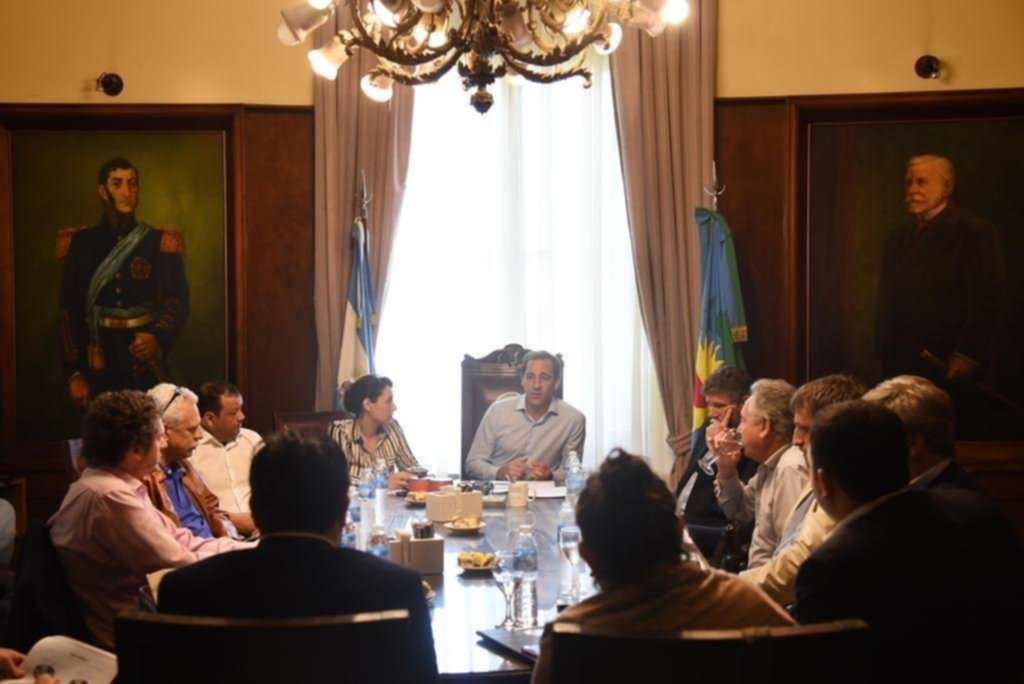 La Plata se sumará al acuerdo fiscal y recortará el 30% de los cargos políticos