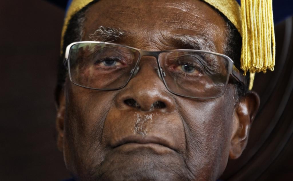 Zimbabwe: después de 37 años en el poder, renunció el dictador Mugabe