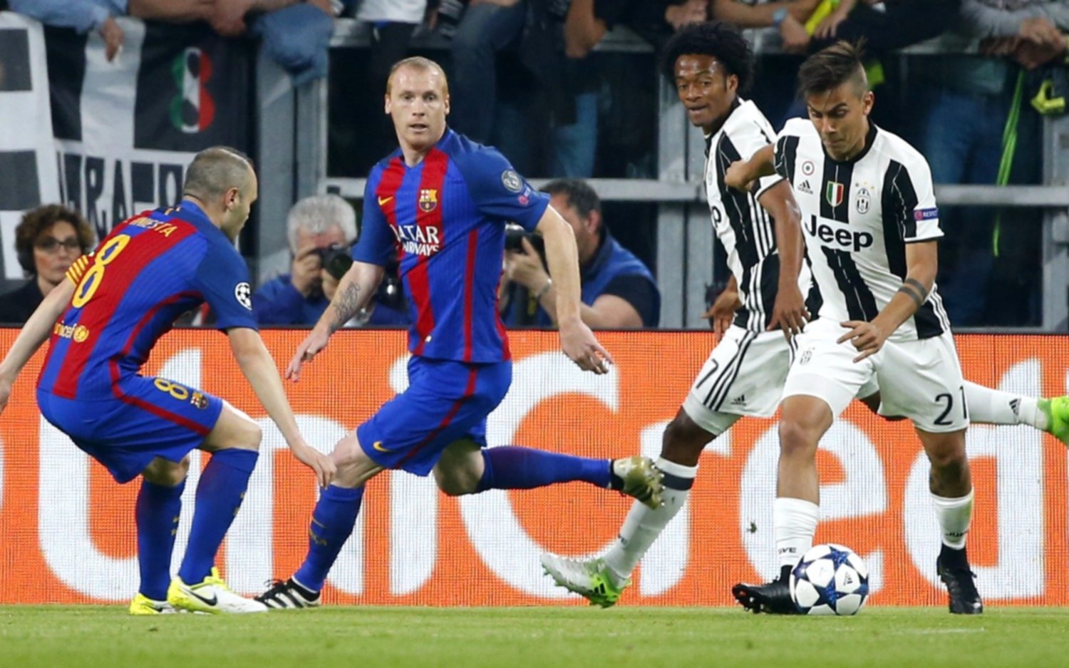 Con Messi de suplente, Juventus y Barcelona empataron sin goles