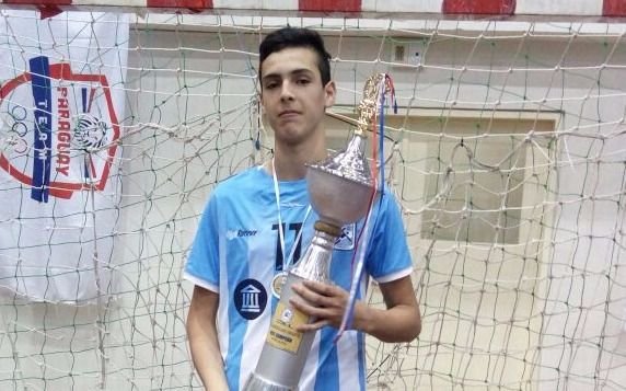 Juvenil pincha, subcampeón con la Selección en el Sudamericano de handball