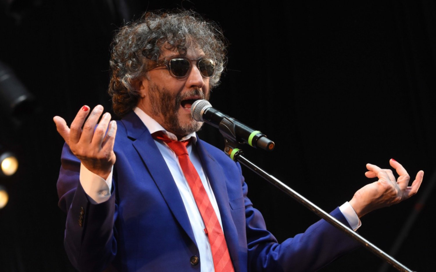 Fito Páez adelantó su nuevo disco con un recital gratuito en una plaza de Rosario