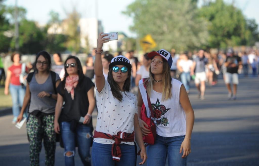 Bruno Mars convocó a una multitud en la Ciudad e hizo bailar a un ejército de fanáticos