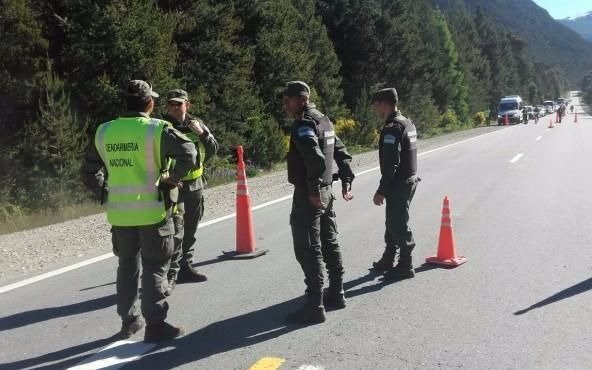 El ministerio de Seguridad asegura que los prefectos fueron atacados con "armas de grueso calibre"