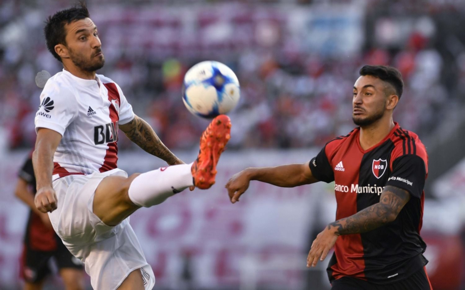 Newell's le dio un duro cachetazo a River en el Monumental