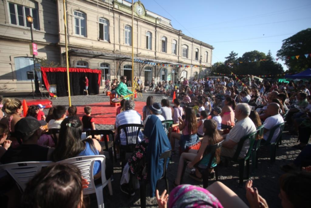 Celebraron otro aniversario del centro cultural de la Estación Meridiano V