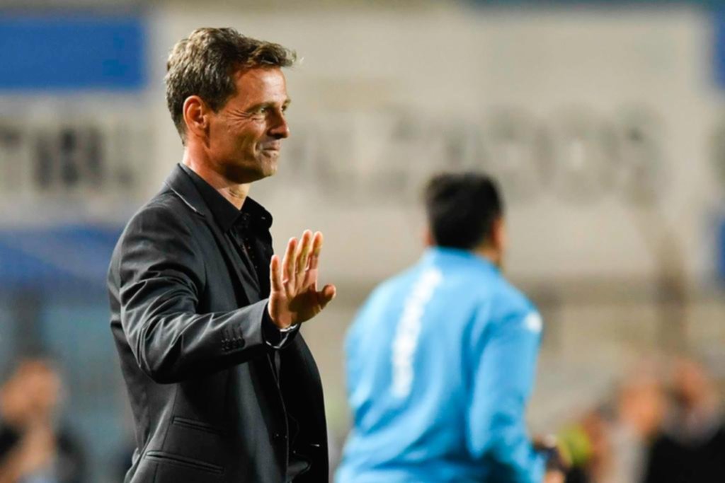 Suspenso en Racing por la continuidad de su técnico