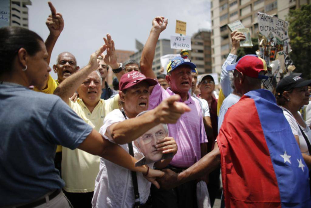 La crisis y la soledad castigan a los ancianos en Venezuela