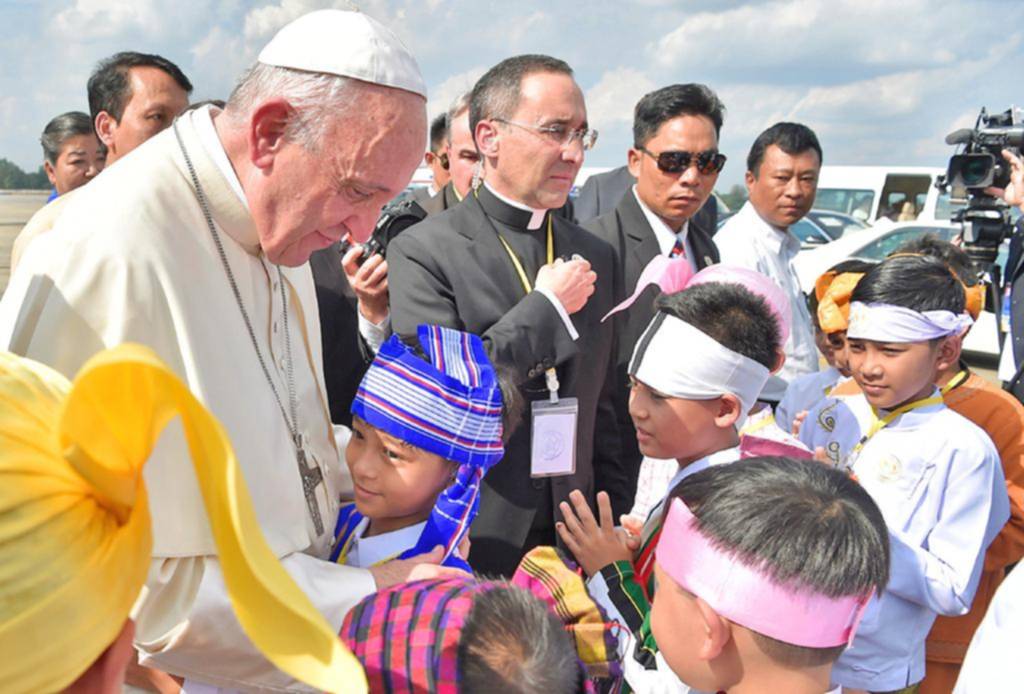 La crisis humanitaria de una minoría musulmana marca el viaje del Papa a la ex Birmania