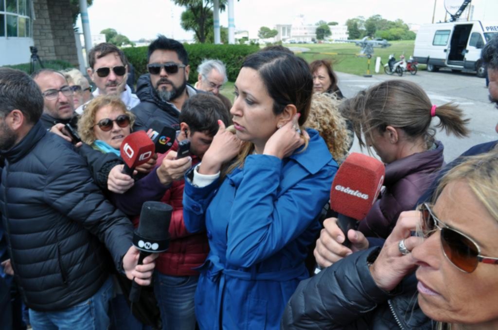 “Me quisieron pegar por decir que están muertos”, denunció la esposa de un submarinista