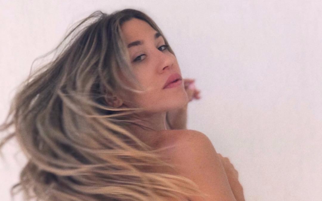 Jimena Barón hizo topless desde Punta del Este