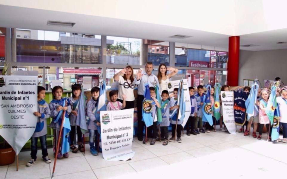 Entrega de diplomas a egresados de jardines municipales