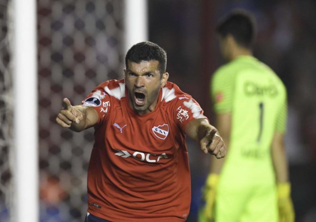 Otra noche de fiesta para Independiente, que dio vuelta la serie y avanzó a la final