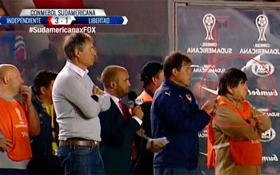 El Brujo lo hizo otra vez: Manuel estuvo en la cancha de Independiente y el Rojo se metió en la final