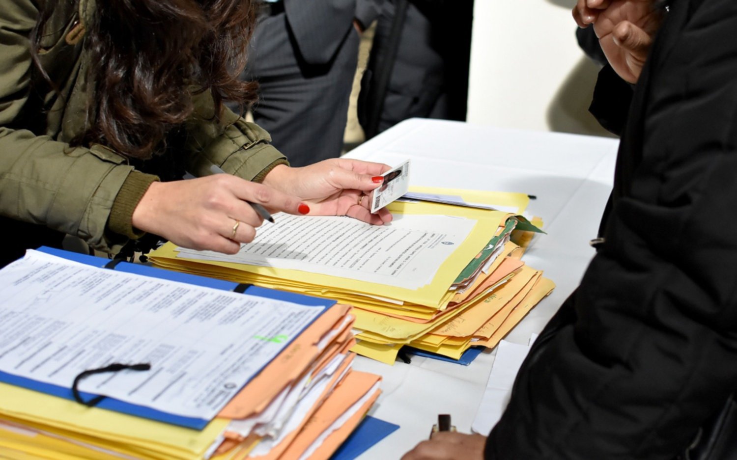 Más de 400 familias fueron beneficiadas en una nueva jornada de firmas y entregas de escrituras