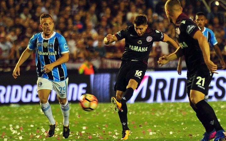 Las redes no dejaron pasar la derrota de Lanús ante Gremio y estallaron los memes