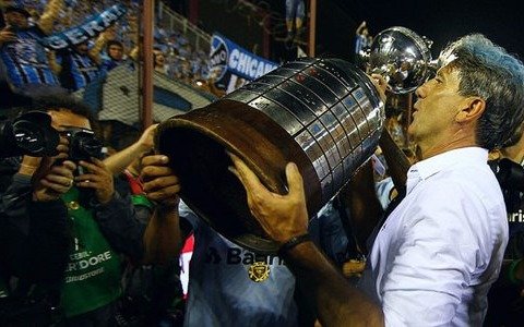 El entrenador brasileño dijo que merecía una estatua y la tendrá