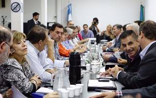 Paritaria docente: gremios solicitaron mejorar el salario básico para 2018