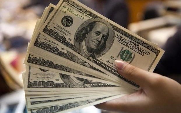 El dólar cerró a $17,63 para la venta al público