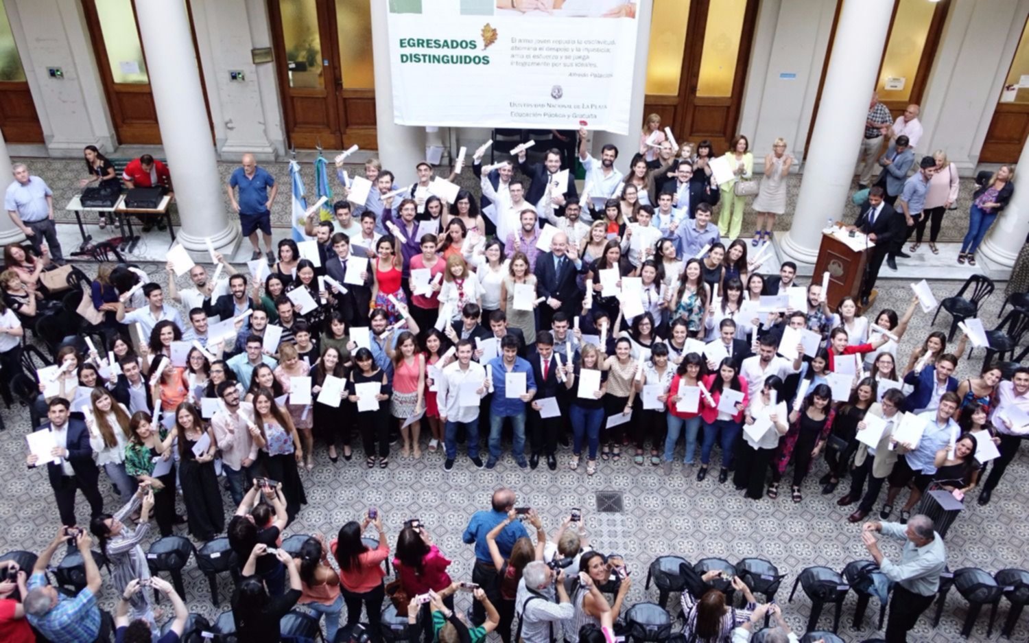 Se reconocieron los mejores promedios de la UNLP con una entrega de diplomas
