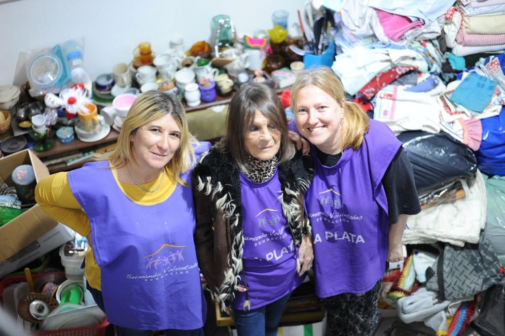 Platenses que eligen ser voluntarios para ayudar a las personas que viven en la calle