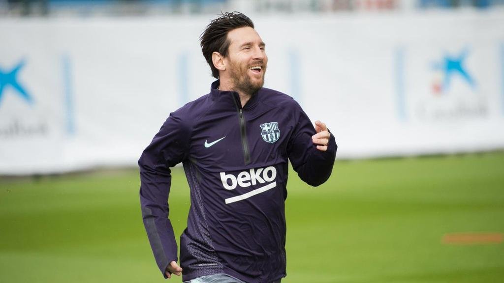 Messi ya trabaja en campo tras la lesión
