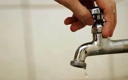 Aysa anunció baja presión o falta de agua en Quilmes