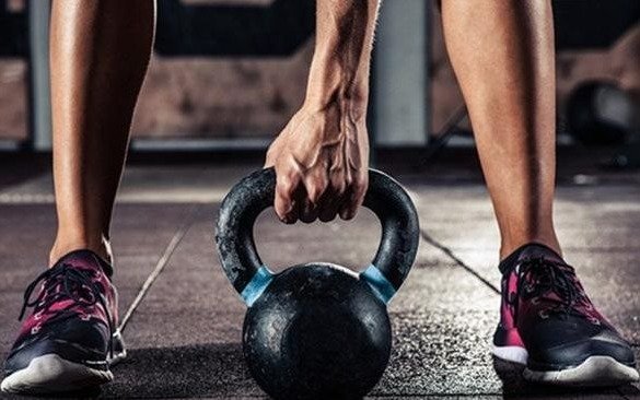 Un hombre murió cuando hacía crossfit en un gimnasio