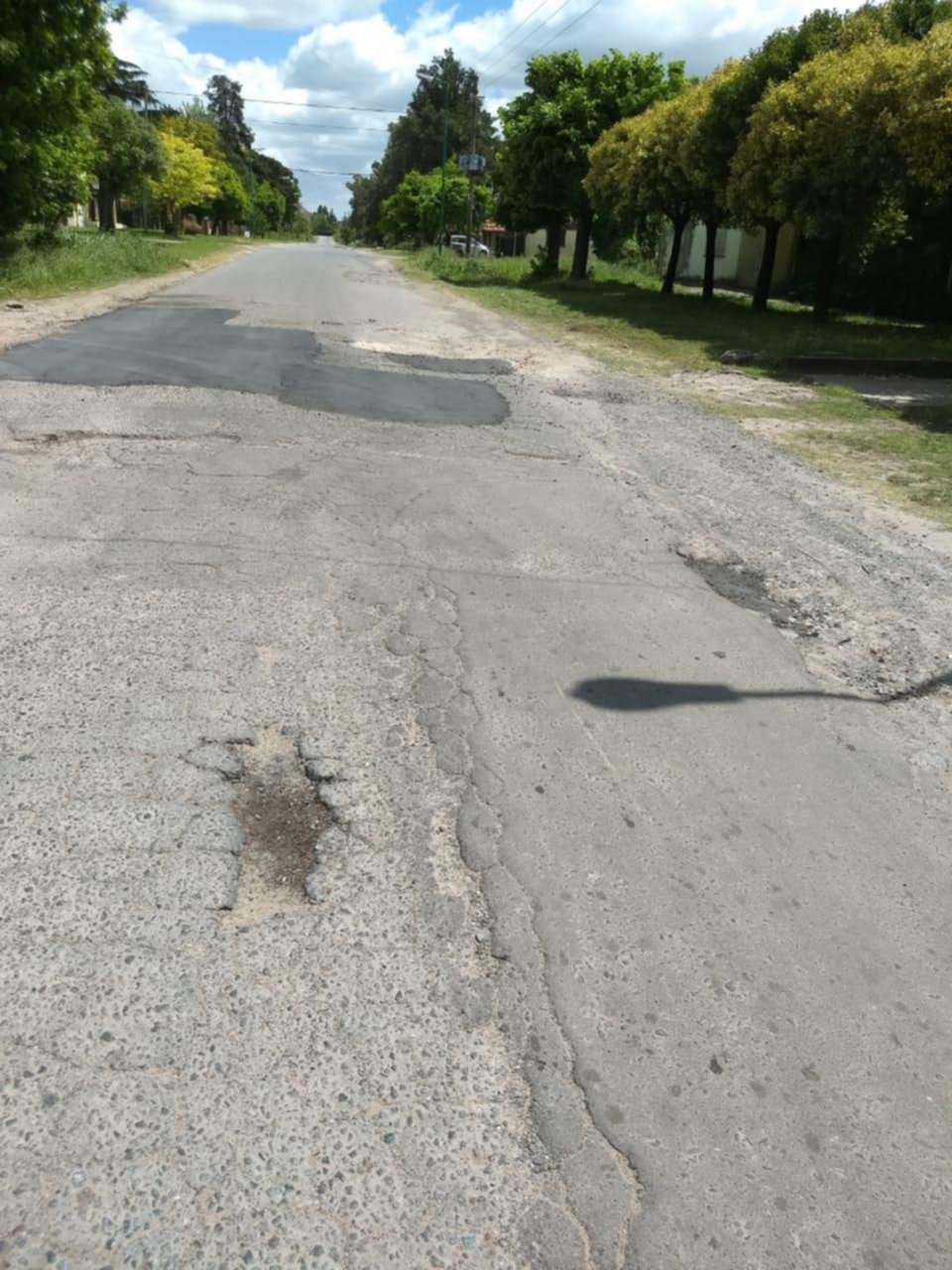 Reclaman por una calle que no se terminó de arreglar