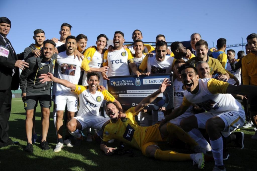 Central eliminó a Newell´s de la Copa Argentina y De Felippe puso en duda su continuidad