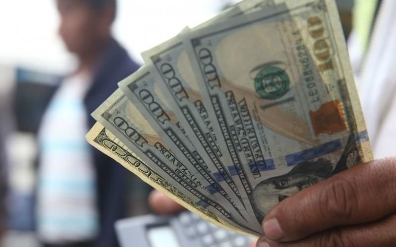 El dólar siguió en baja y cerró la semana en 36,40