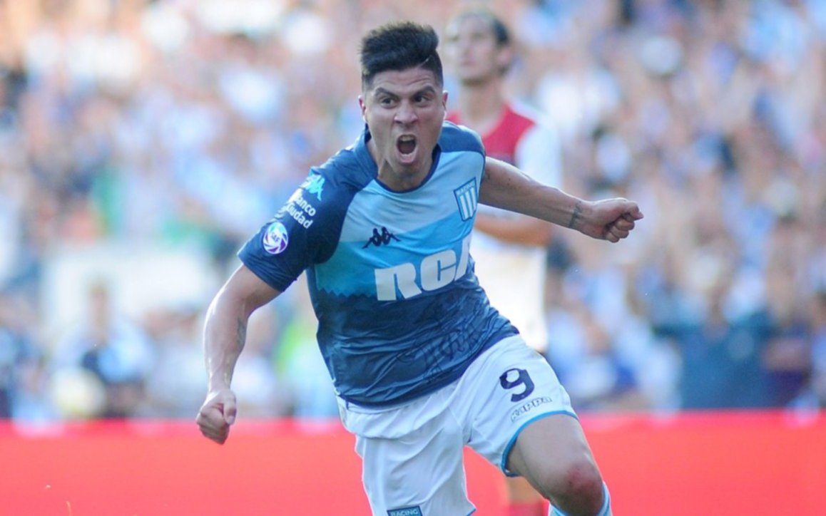 Racing venció a Newell's y mantuvo el liderazgo en la Superliga
