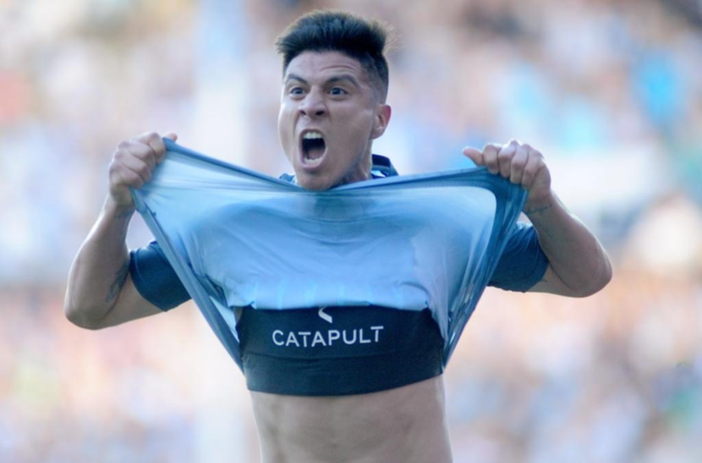 Racing no lució, pero derrotó a Newell’s y llega más puntero que nunca a jugar con el Lobo