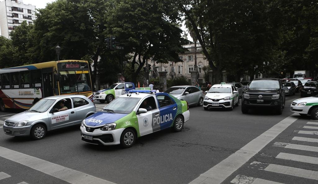 Protestas y fallas en los semáforos desataron otra jornada de caos en el centro platense
