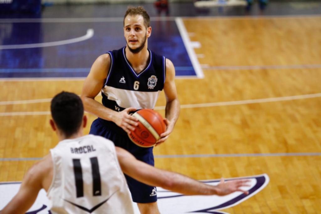 El Lobo ante uno de los animadores de la Liga